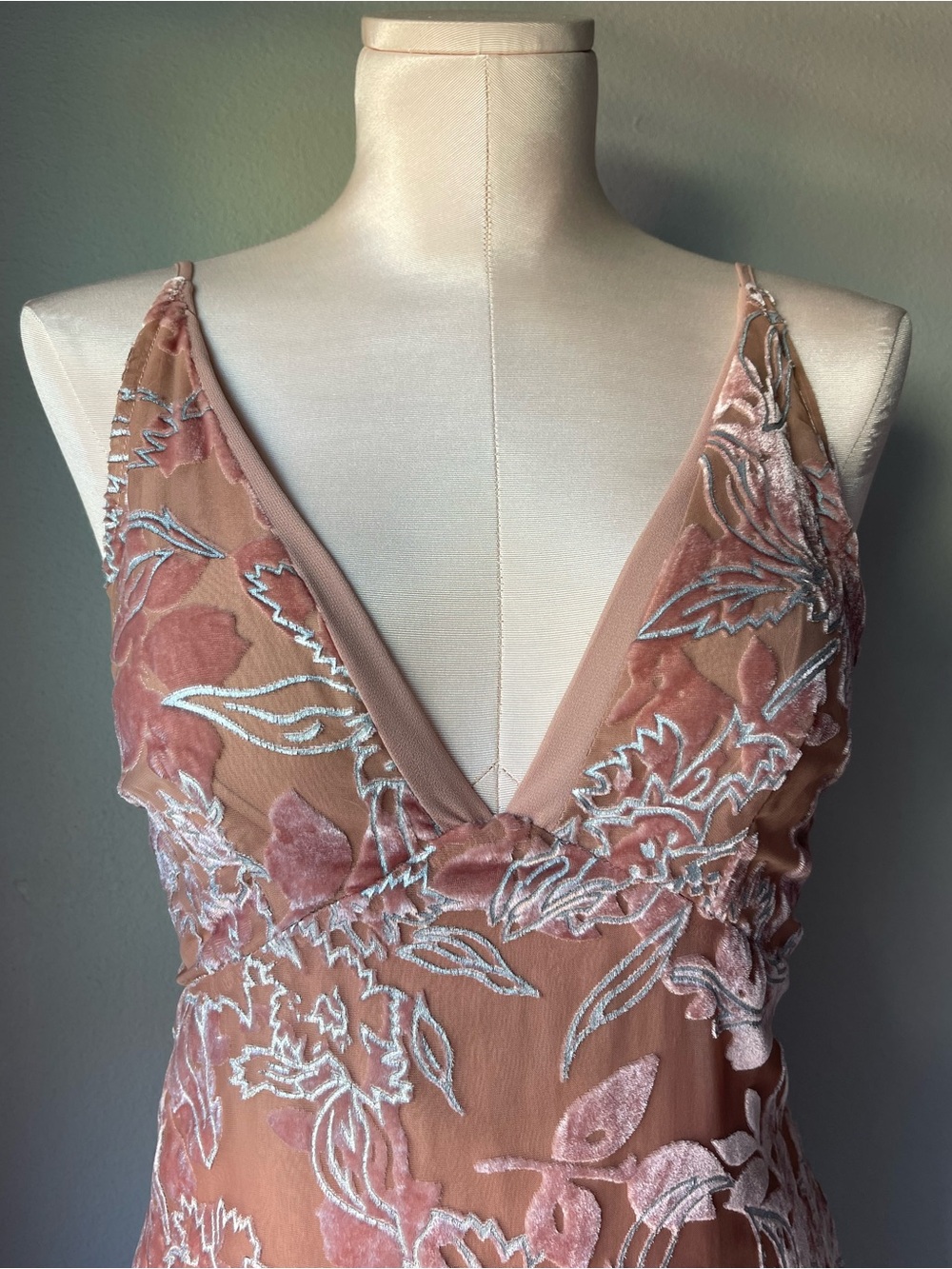 Lulu’s Katrin Mauve Velvet Burnout Floral Print MIDI Dress - Picture 5 of 15
